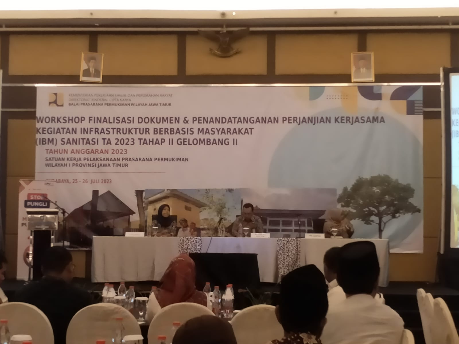 PENANDA TANGANAN PENERIMAAN BANTUAN PEMBANGUNAN TPS 3R YOSO PAWITRO